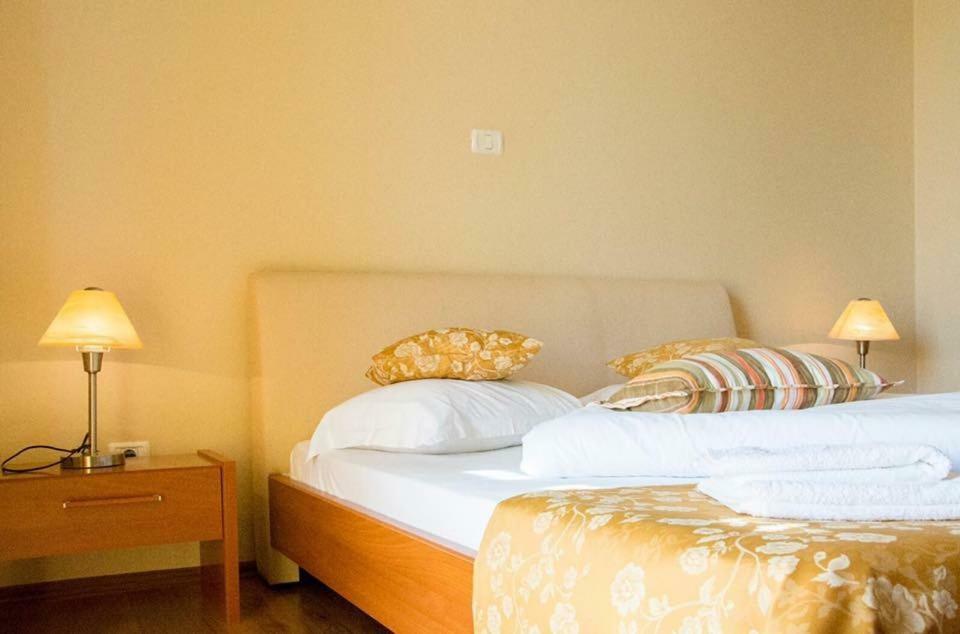 Vila Noa Hotell Năvodari Exteriör bild